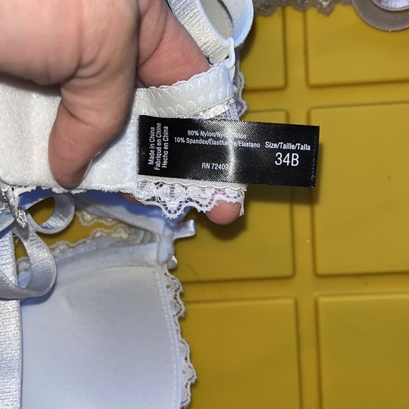 Bundle of two lace cup unbranded bras. Size 34B - Picture 3 of 3